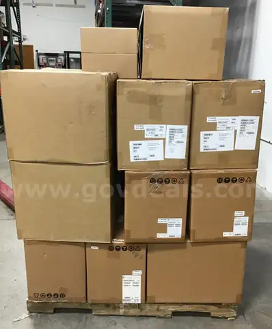 LOT OF 50 Extreme Networks &#x22;NEW&#x22; AP-7562 with 300 ML-2452-HPAG4A6-01 Antennas