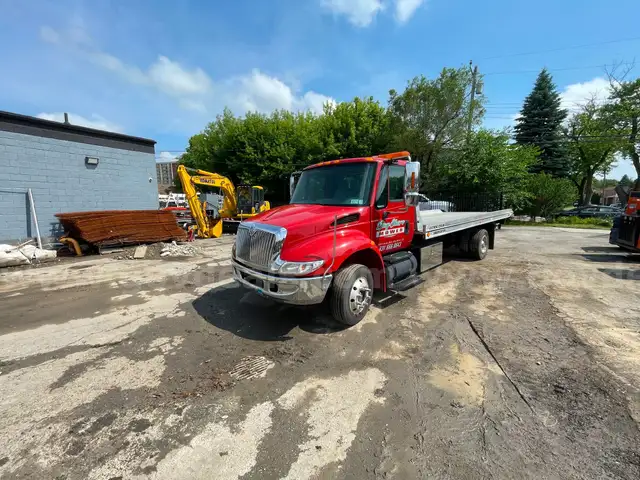 2004 International 4300 T/A Roll Back Truck