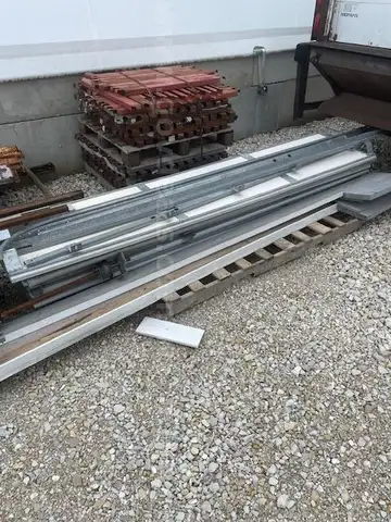 Used Insulated Overhead Garage door (10&#x27; x 10&#x27;)