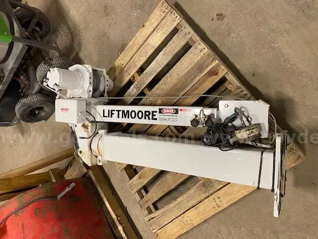 Lift Moore Crane