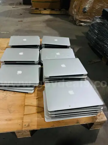 44 UNIT APPLE MACBOOK LAPTOP (AIR and Pro&#xFF09;