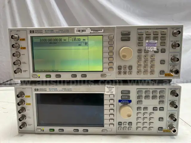 2ea.HP E4432B Signal Generator 250kHz - 3GHz