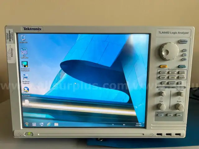 Tektronix TLA6402 Logic Analyzer