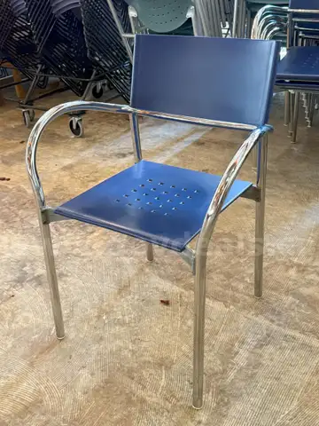 33 Blue Chairs