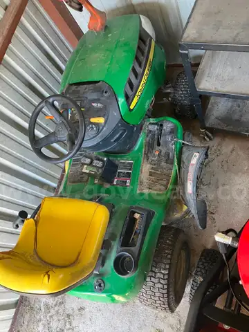 2017 JOHN DEERE RIDING MOWER