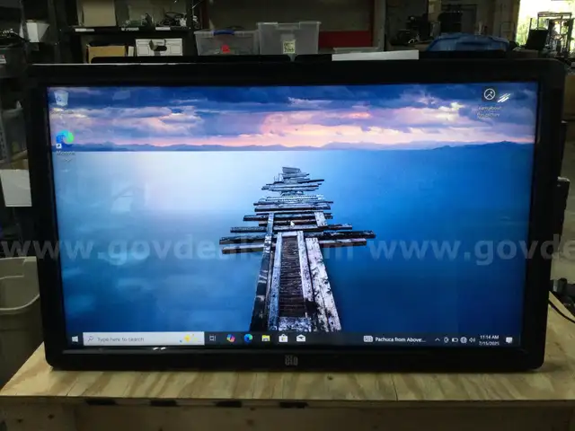 Elo 32&#x22; Touchscreen Digital Signage Monitor ET3202L