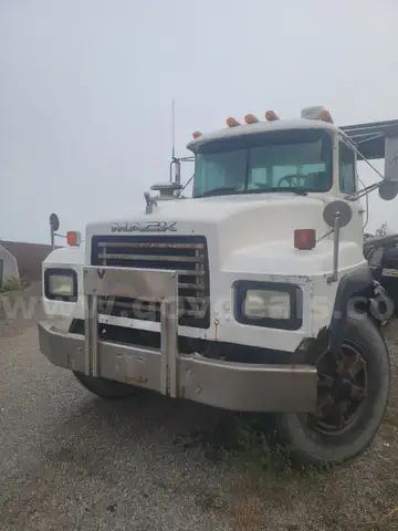 2000 Mack RD688SX