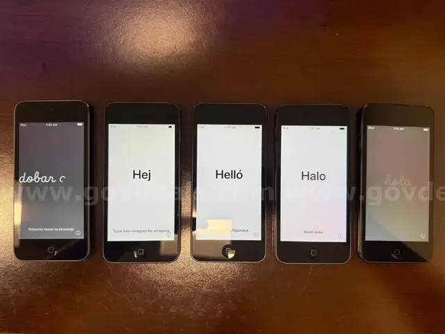 Lot of 5 7th Gen iPod Touch, 32GB