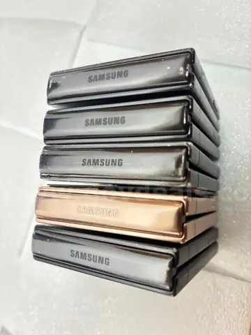 Lot of (5) Samsung Galaxy Z Flip 4  - SM-F721