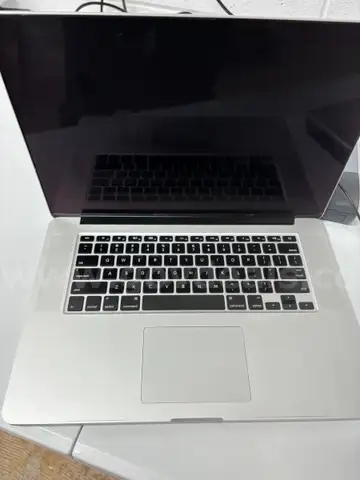 Lot of (1) Apple Macbook Pro Core i7 - 15" Retina Display