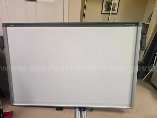 Lot of 2 SMART Boards with 1 Projector and some accessories