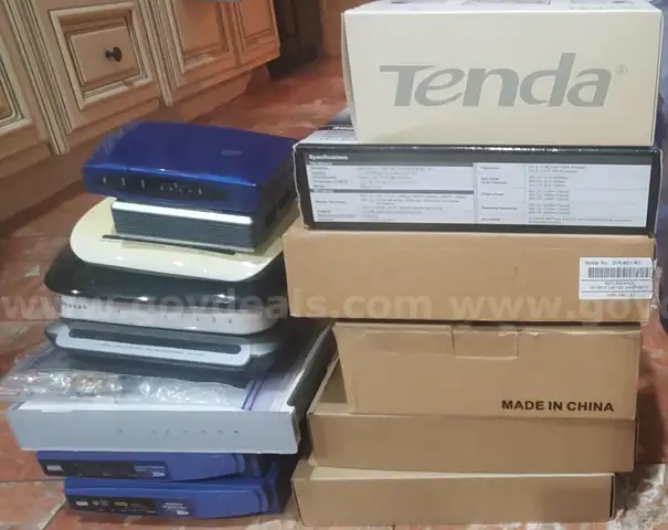 Lot of 16 Routers, mixed models