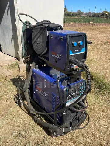 Uni-Arc W500 Multi Process Welding Machine.