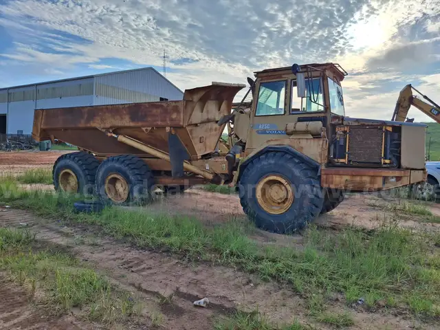 1997 Volvo Off Road Dump Truck