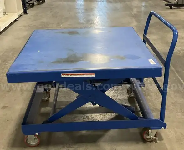 Vestil SCSC-4242 is a manual hydraulic scissor cart
