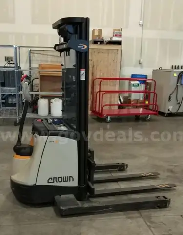 Crown Forklift Walkbehind SX3000 30