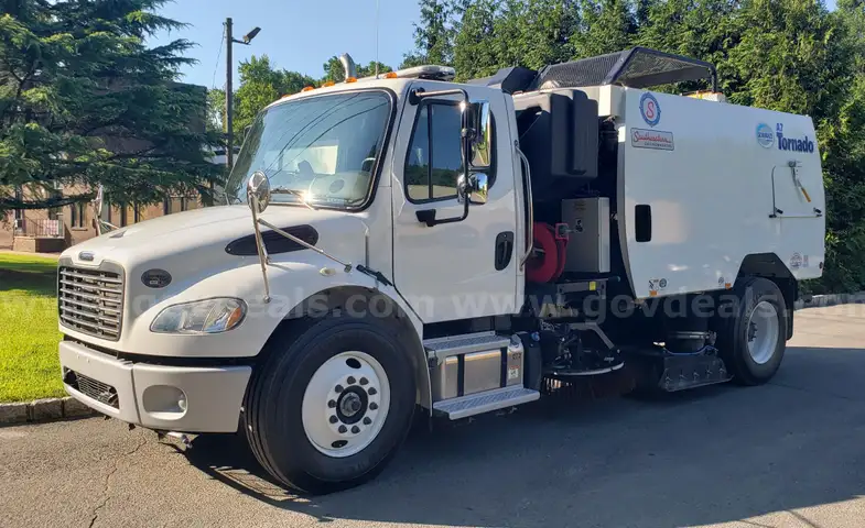 2020 Freightliner M2 106 Schwarze A7 Sweeper / Low Miles &#x26; Hours / Practically New