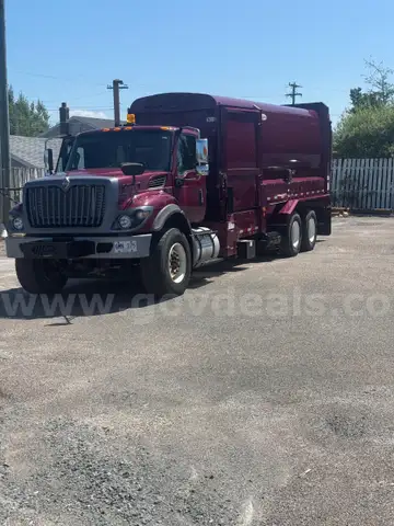 2022 International HV607  Packer