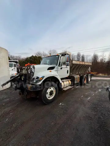 2011 International 7500 Tandem Salt Truck