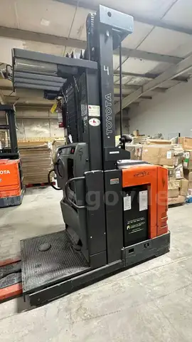 Toyota Order Picker