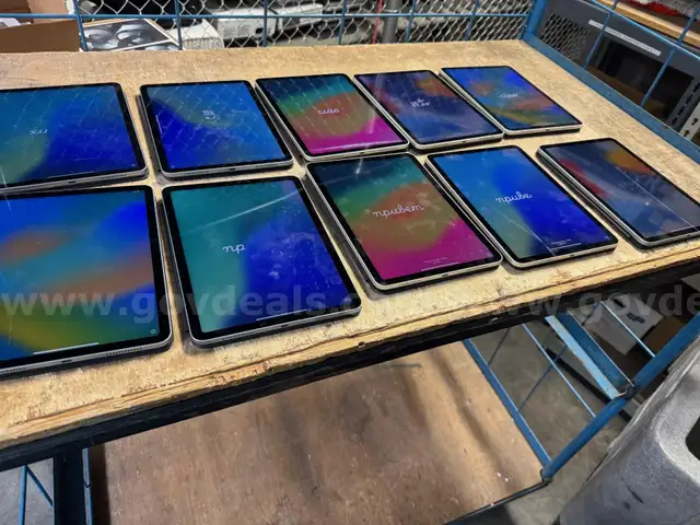 Lot of used Apple iPad Airs (no locks)