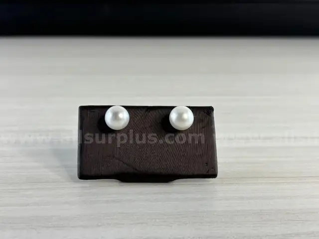 Cultured Pearl Stud Earrings Yellow Gold (Marked: VVV 14k)