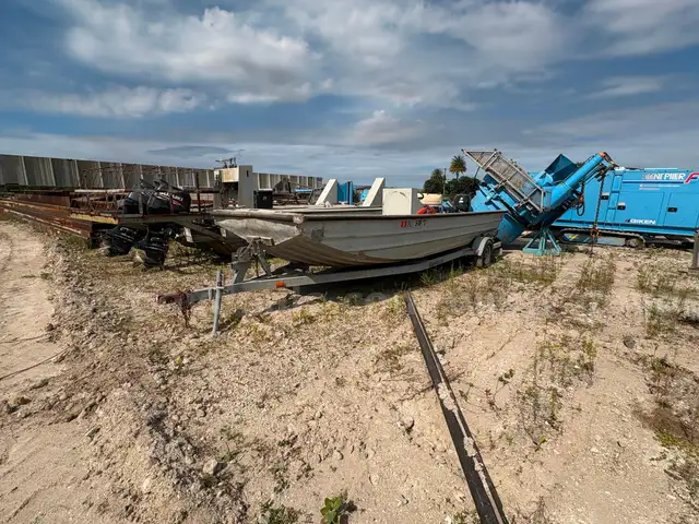 Sea ARK 20 Ft Center Console Aluminum Boat w S/A Aluminum Trailer