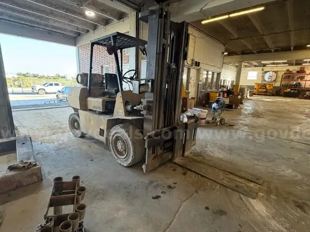 1995 Hyster H90XLS 8200lb Pneumatic Tire Forklift