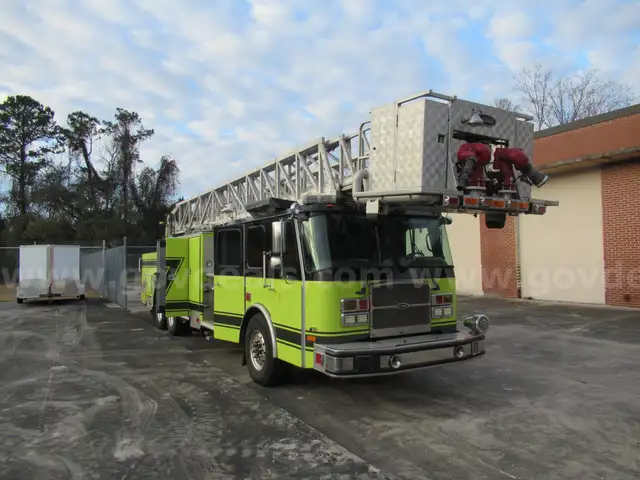 2006 Emergency One Fire Truck