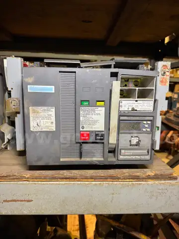 GE SHF20B220 Power Break II 2000A 3P 600V Fixed Mount Circuit Breaker LSIG Trip