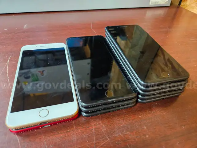 Apple iPhone 8 Plus / Unlocked 256GB - Lot of 10 ✅