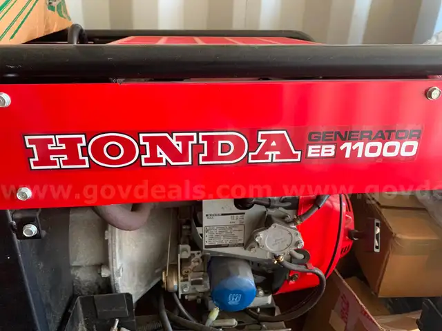 Honda 11,000 commercial generator/ 22 hours /  breaker  panel optional /  will ship