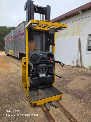 YALE STOCKPICKER  NO BATTERY  #1