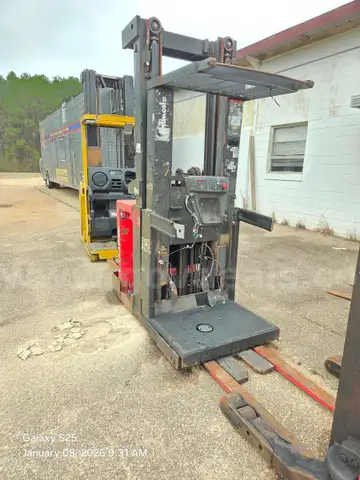 RAYMOND STOCKPICKER  NO BATTERY  #2