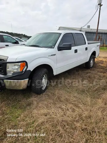 2014 Ford F-150 XL SuperCrew 5.5-ft. Bed 4WD. BUILT IN DOG BOX IN REAR SEAT. # 6 TITLE IS HERE