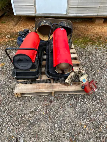 1 LOT GREASE GUNS AND ELECTRIC/KEROSENE HEATERS.  LOCATED IN TUPELO MS