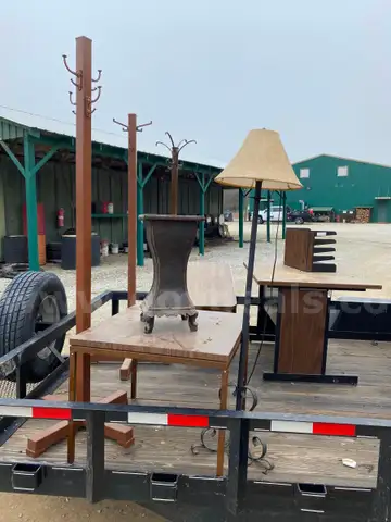 1 LOT OF OFFICE FURNITURE. ITEMS IN TUPELO MS