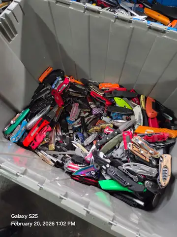 1 LOT OF CONFISCATED ITEMS KNIVES,TOOLS ETC.