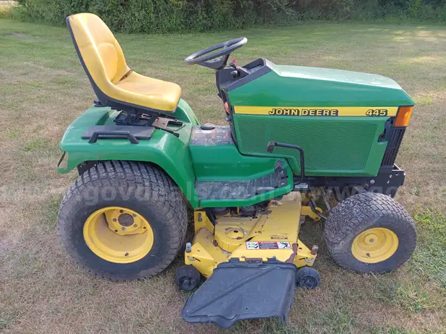 John Deere 445