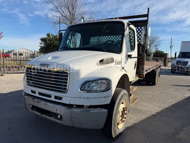 2006 Freightliner M2 106 T/A Flatbed
