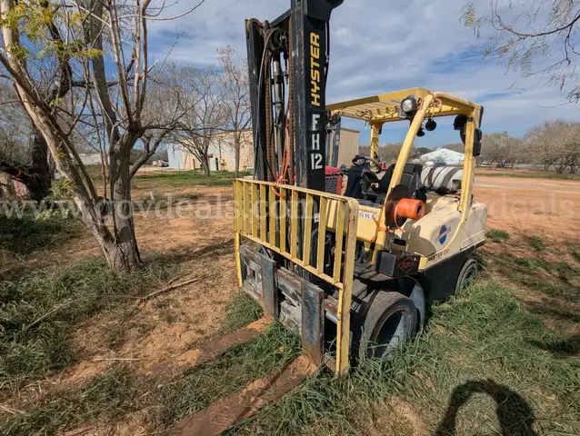 2014 Hyster H80FT Pneumatic Tire Forklift-Inoperable