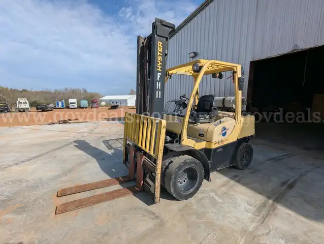 2014 Hyster H80FT Pneumatic Tire Forklift