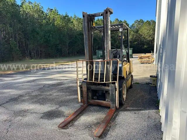 2005 Yale GDP060 Pneumatic Tire Forklift