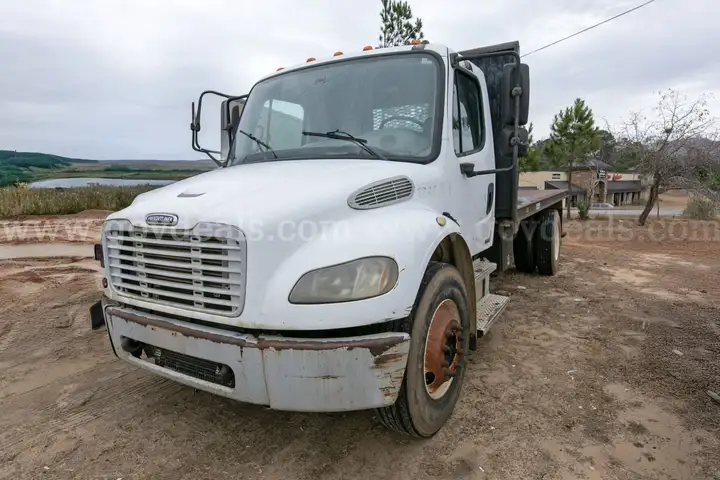2004 Freightliner M2 106 S/A Flatbed Truck