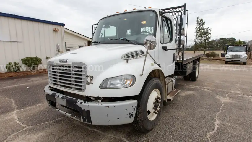 2016 Freightliner M2 106 Flatbed Truck