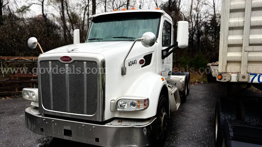 2015 Peterbilt 567 T/A Day Cab Truck Tractor-Inoperable