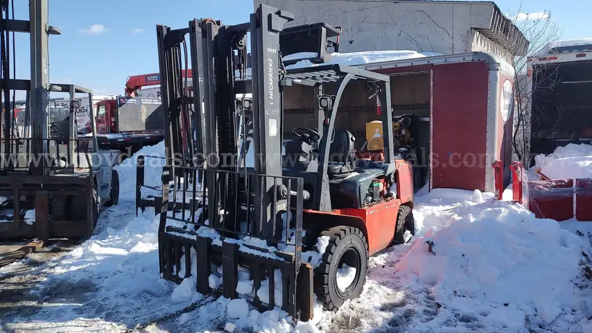 2016 Nissan MD1F4A45V Pneumatic Tire Forklift - Inoperable