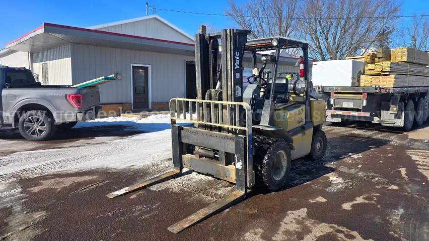 1999 Yale GLP100MGN Pneumatic Tire Forklift