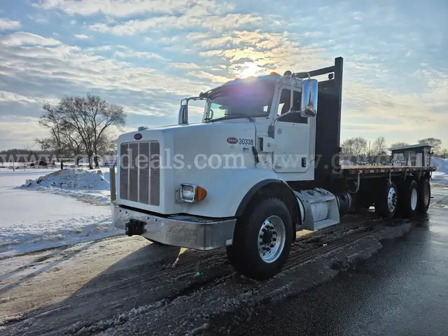 2014 Peterbilt 365 Tri/A Flatbed Truck