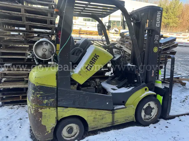 Clark C30C Cushion Tire Forklift-Inoperable